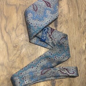 Vintage Oscar de la Renta Couture 100% Silk Paisley Tie gorgeous